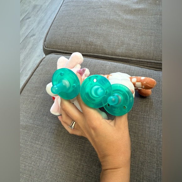 3 wubbanub pacifiers not used - Picture 8 of 8